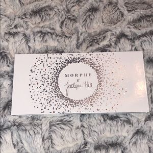 Jaclyn Hill Ring the alarm palette